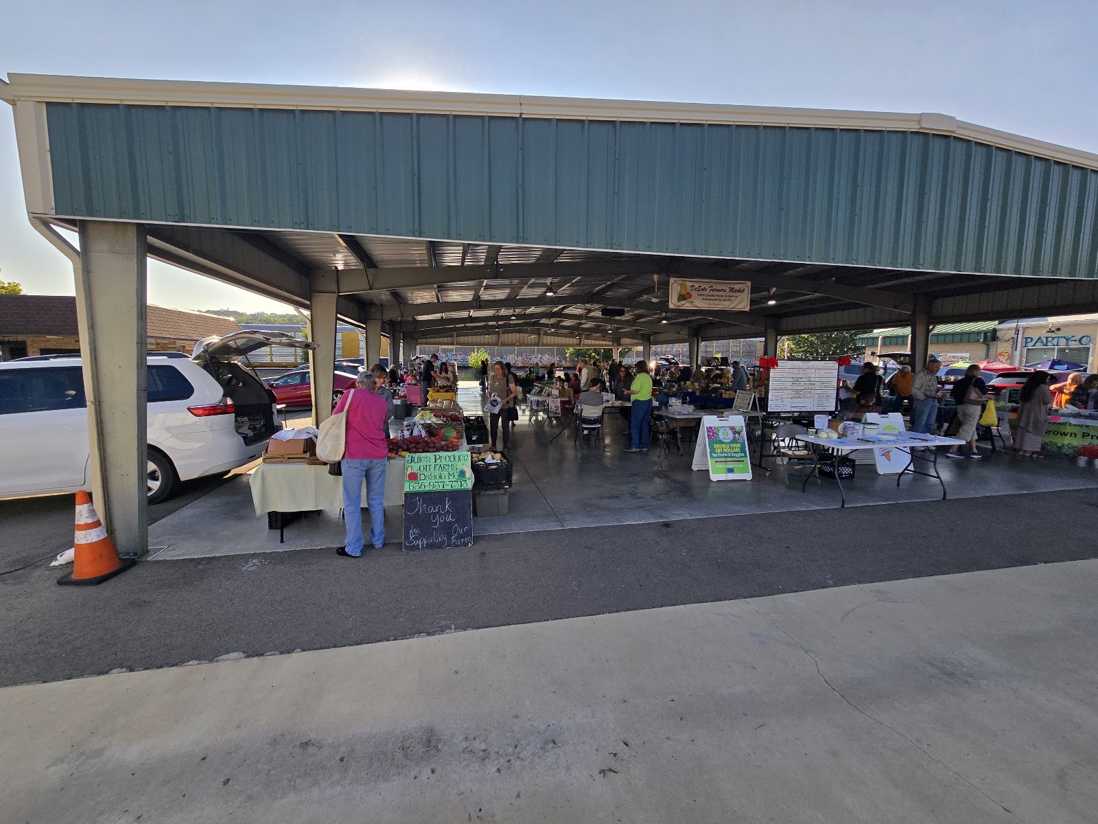 De Soto Farmers' Market photo 2