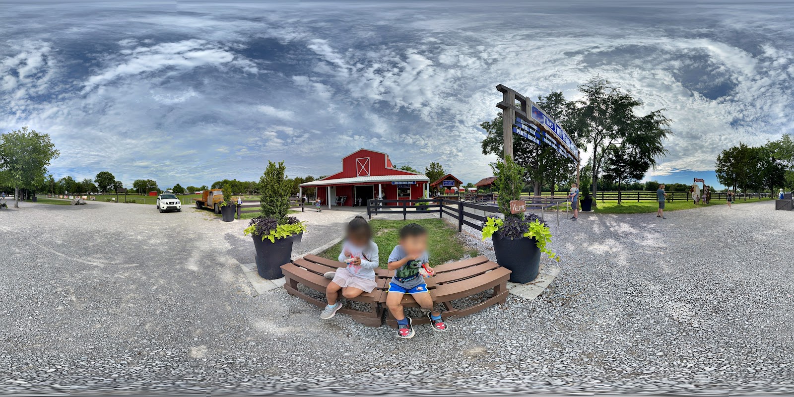 Lucky Ladd Farms - Farm Park & Zoo photo 6