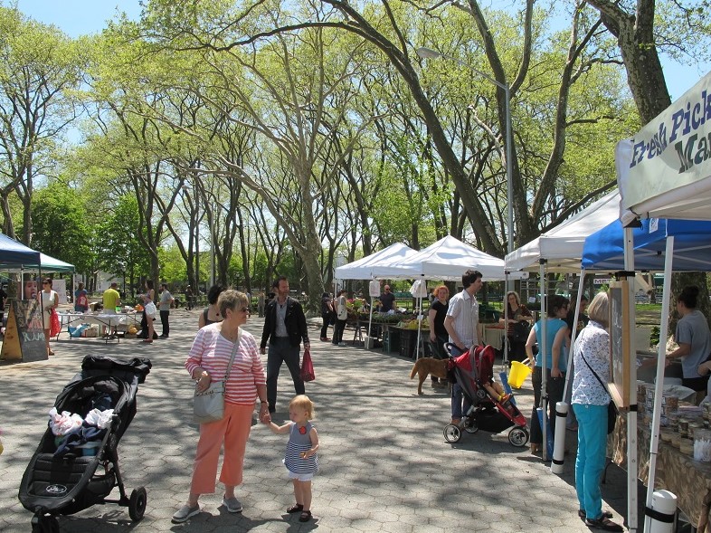 Down to Earth McGolrick Park Farmers Market photo 4