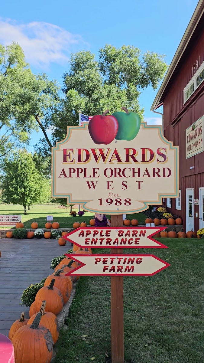 Edwards Apple Orchard West photo 3