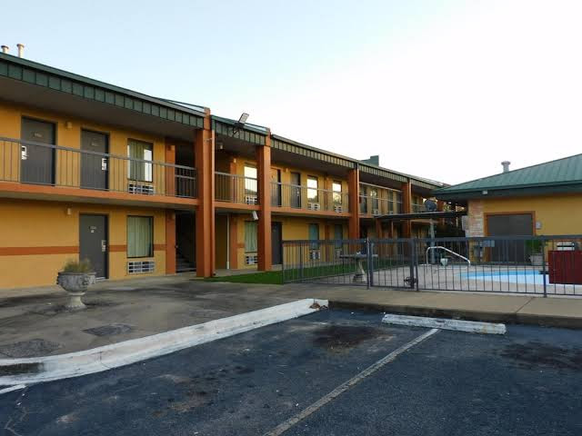 Pelham photo 2